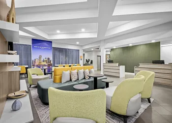 La Quinta Inn & Suites by Wyndham Miami Airport West hotel thumbnail 5