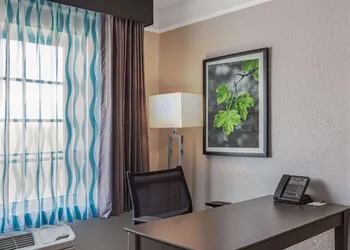 La Quinta Inn & Suites by Wyndham Miami Airport West hotel thumbnail 6