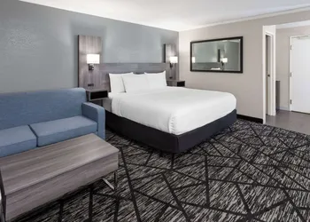 La Quinta Inn by Wyndham Cleveland Independence hotel thumbnail 7