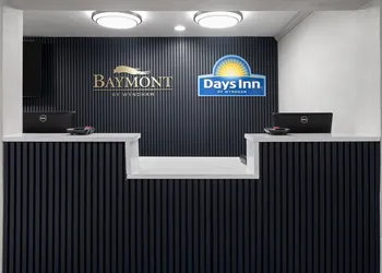 Baymont by Wyndham Davenport hotel thumbnail 2