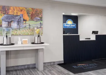 Baymont by Wyndham Davenport hotel thumbnail 3