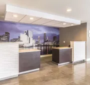 La Quinta Inn & Suites by Wyndham Cleveland - Airport North hotel detail image 3