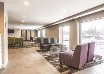 La Quinta Inn & Suites by Wyndham Cleveland - Airport North hotel thumbnail 5