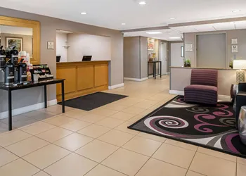 La Quinta Inn & Suites by Wyndham Naples East (I-75) hotel thumbnail 2