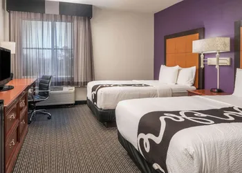 La Quinta Inn & Suites by Wyndham Naples East (I-75) hotel thumbnail 6