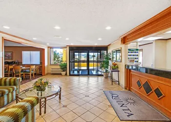 La Quinta Inn & Suites by Wyndham Albuquerque Journal Ctr NW hotel thumbnail 2