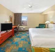 La Quinta Inn & Suites by Wyndham Albuquerque Journal Ctr NW hotel detail image 5
