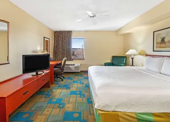 La Quinta Inn & Suites by Wyndham Albuquerque Journal Ctr NW hotel thumbnail 5
