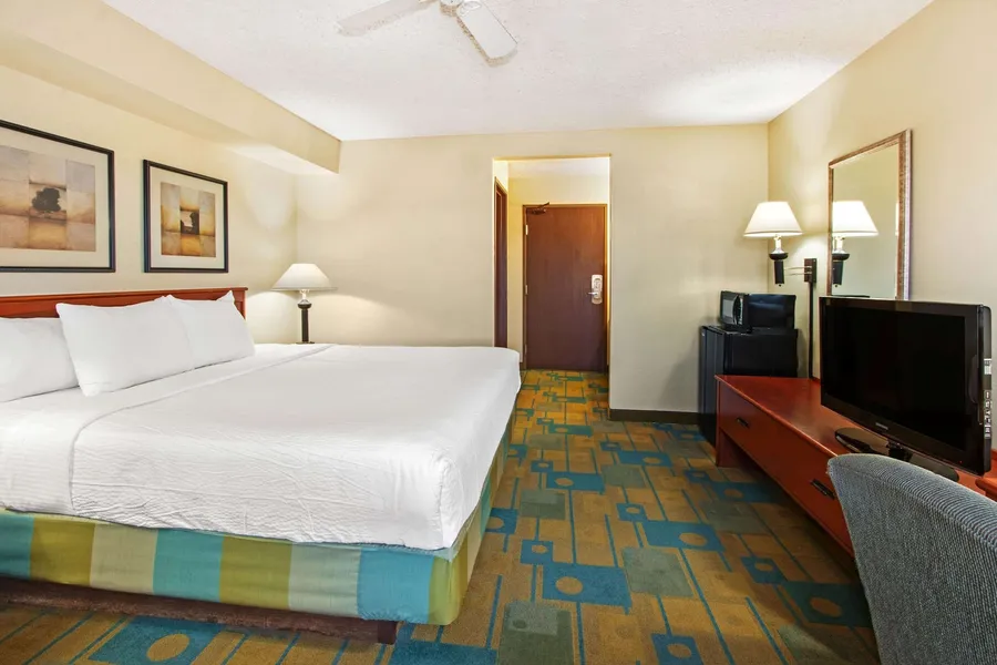 La Quinta Inn & Suites by Wyndham Albuquerque Journal Ctr NW hotel detail image 6