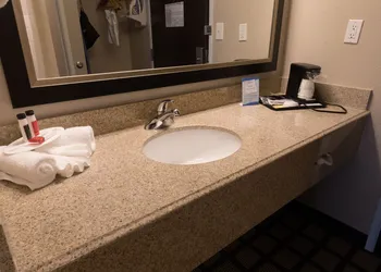 Baymont by Wyndham Detroit Airport/Romulus hotel thumbnail 8
