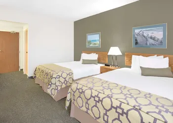 Baymont by Wyndham Janesville hotel thumbnail 5