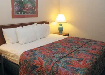 Norwood Inn & Suites by BlissPoint Post Rd Indianapolis hotel thumbnail 2