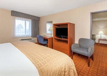 Baymont by Wyndham Detroit/Roseville hotel thumbnail 4
