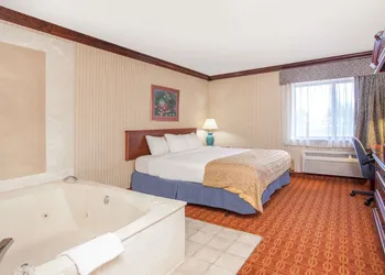 Baymont by Wyndham Detroit/Roseville hotel thumbnail 5