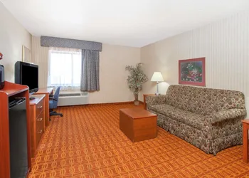Baymont by Wyndham Detroit/Roseville hotel thumbnail 8