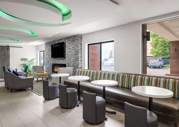 La Quinta Inn by Wyndham Indianapolis Airport Executive Dr hotel thumbnail 4