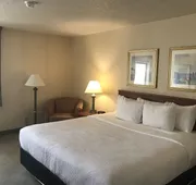 La Quinta Inn by Wyndham Indianapolis Airport Executive Dr hotel detail image 5