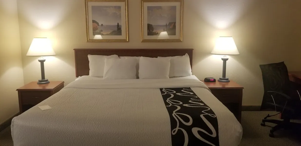 La Quinta Inn by Wyndham Indianapolis Airport Executive Dr hotel detail image 6