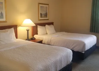 La Quinta Inn by Wyndham Indianapolis Airport Executive Dr hotel thumbnail 7