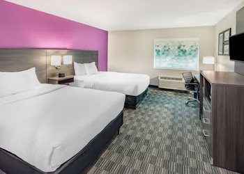 La Quinta Inn & Suites by Wyndham Houston Southwest hotel thumbnail 6