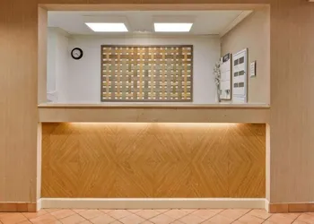 La Quinta Inn & Suites by Wyndham Lakeland East hotel thumbnail 2