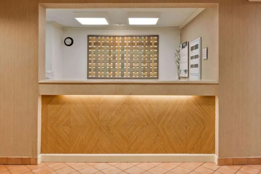 La Quinta Inn & Suites by Wyndham Lakeland East hotel detail image 2