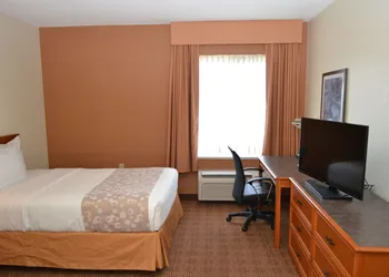 La Quinta Inn & Suites by Wyndham Lakeland East hotel thumbnail 4
