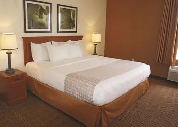 La Quinta Inn & Suites by Wyndham Lakeland East hotel thumbnail 5
