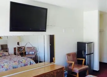 Eagle Rock Motel hotel thumbnail 3