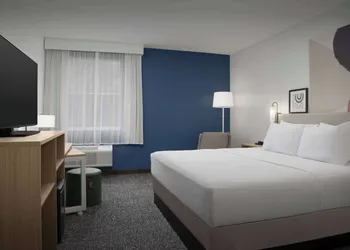 Spark by Hilton Miami Doral hotel thumbnail 8
