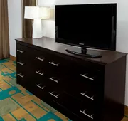 La Quinta Inn & Suites by Wyndham Milwaukee Bayshore Area hotel detail image 3