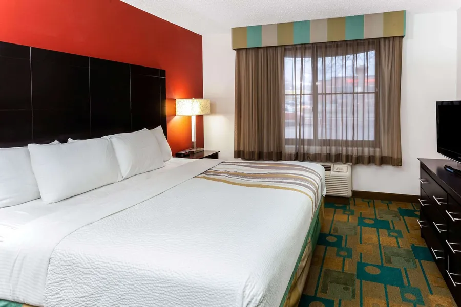 La Quinta Inn & Suites by Wyndham Milwaukee Bayshore Area hotel detail image 6