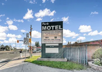 Park Motel hotel thumbnail 6