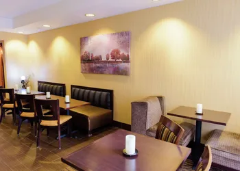 Hampton Inn Eau Claire hotel thumbnail 4