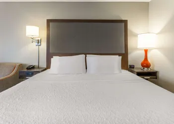 Hampton Inn Eau Claire hotel thumbnail 5