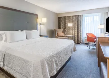 Hampton Inn Eau Claire hotel thumbnail 6