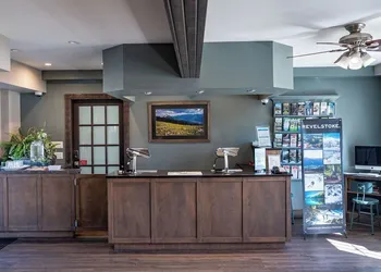 Swiss Chalet Motel hotel thumbnail 2