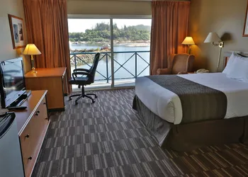 Glen Lyon Inn & Suites hotel thumbnail 6