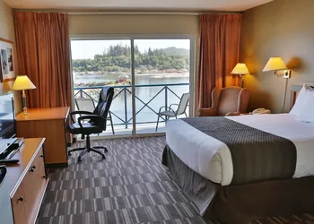 Glen Lyon Inn & Suites hotel thumbnail 7