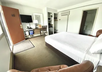 Arbutus Grove Motel hotel thumbnail 3
