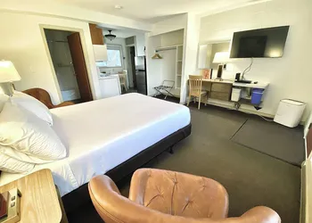 Arbutus Grove Motel hotel thumbnail 6