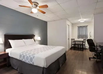 Howard Johnson by Wyndham Grande Prairie hotel thumbnail 8
