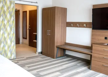 Holiday Inn Express & Suites Brandon by IHG hotel thumbnail 3