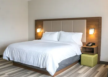 Holiday Inn Express & Suites Brandon by IHG hotel thumbnail 5