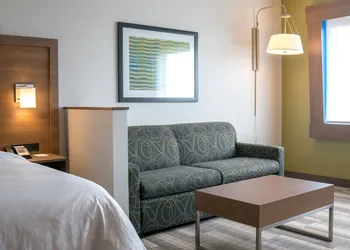 Holiday Inn Express & Suites Brandon by IHG hotel thumbnail 6