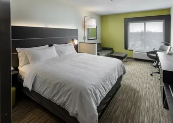 Holiday Inn Express & Suites Brandon by IHG hotel thumbnail 7