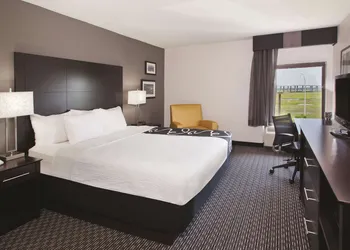 La Quinta Inn & Suites by Wyndham Charleston Riverview hotel thumbnail 6