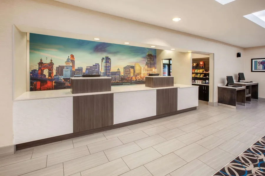 La Quinta Inn & Suites by Wyndham Cincinnati Airpt Florence hotel detail image 2