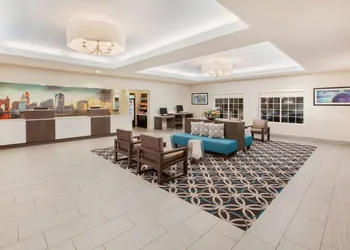 La Quinta Inn & Suites by Wyndham Cincinnati Airpt Florence hotel thumbnail 3