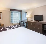 La Quinta Inn & Suites by Wyndham Cincinnati Airpt Florence hotel detail image 4